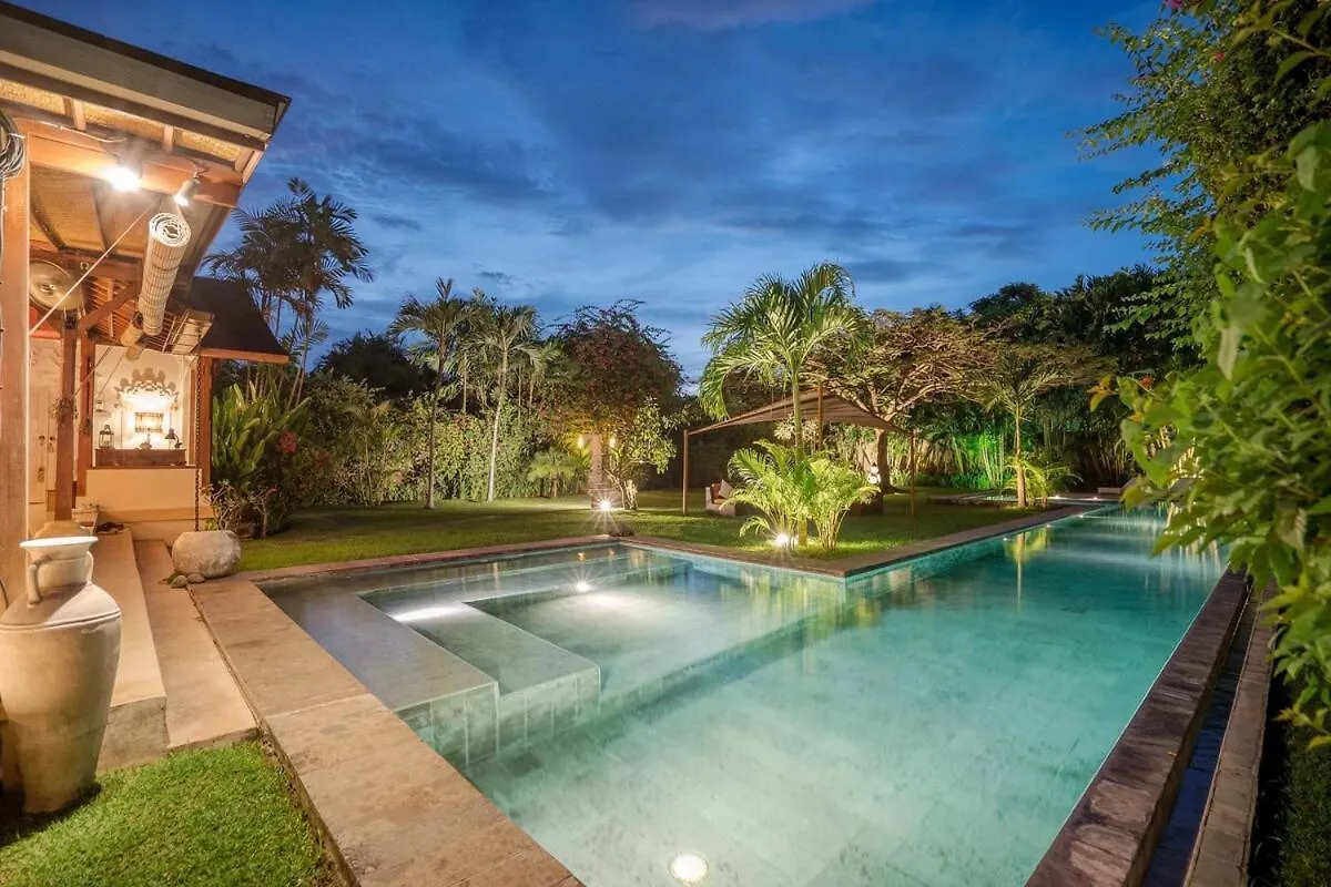 Villa Putih Seminyak