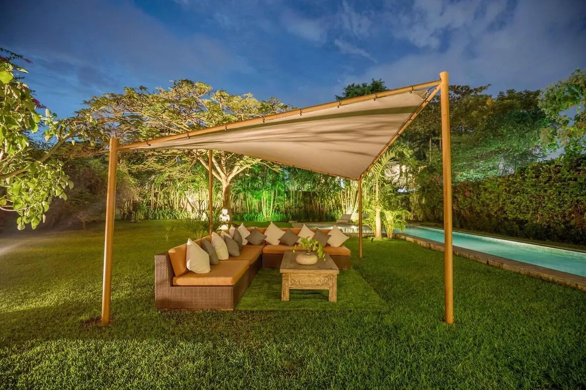 Villa Putih Seminyak Indonesia