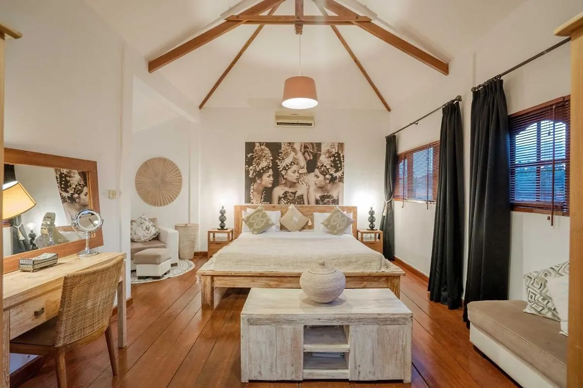 Villa Putih Seminyak