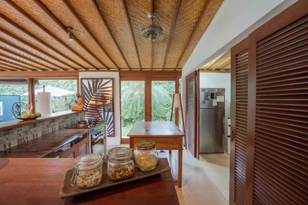 Villa Putih Seminyak