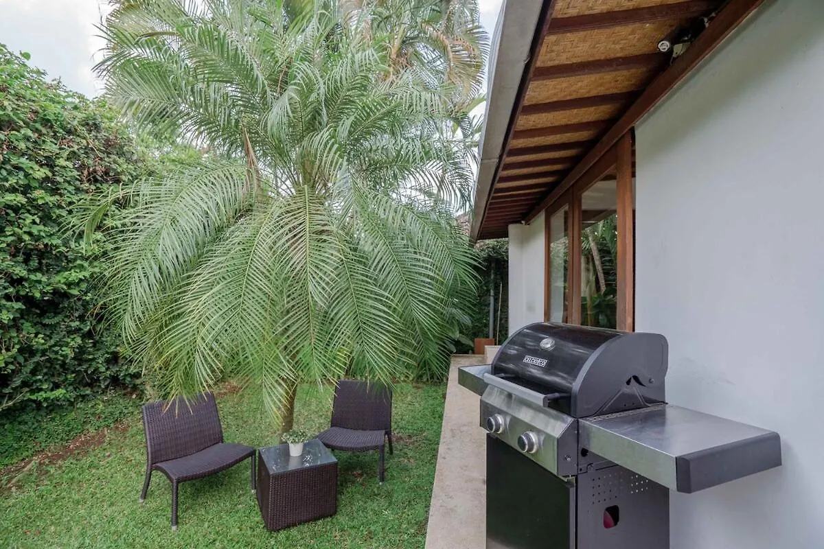 Villa Putih Seminyak Indonesia