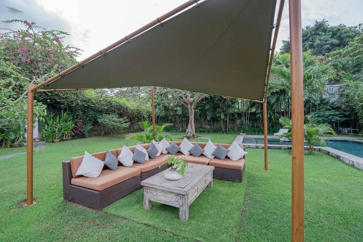 Villa Putih Seminyak