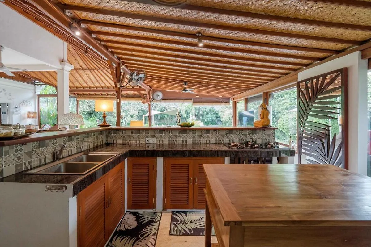 Villa Putih Seminyak Indonesia
