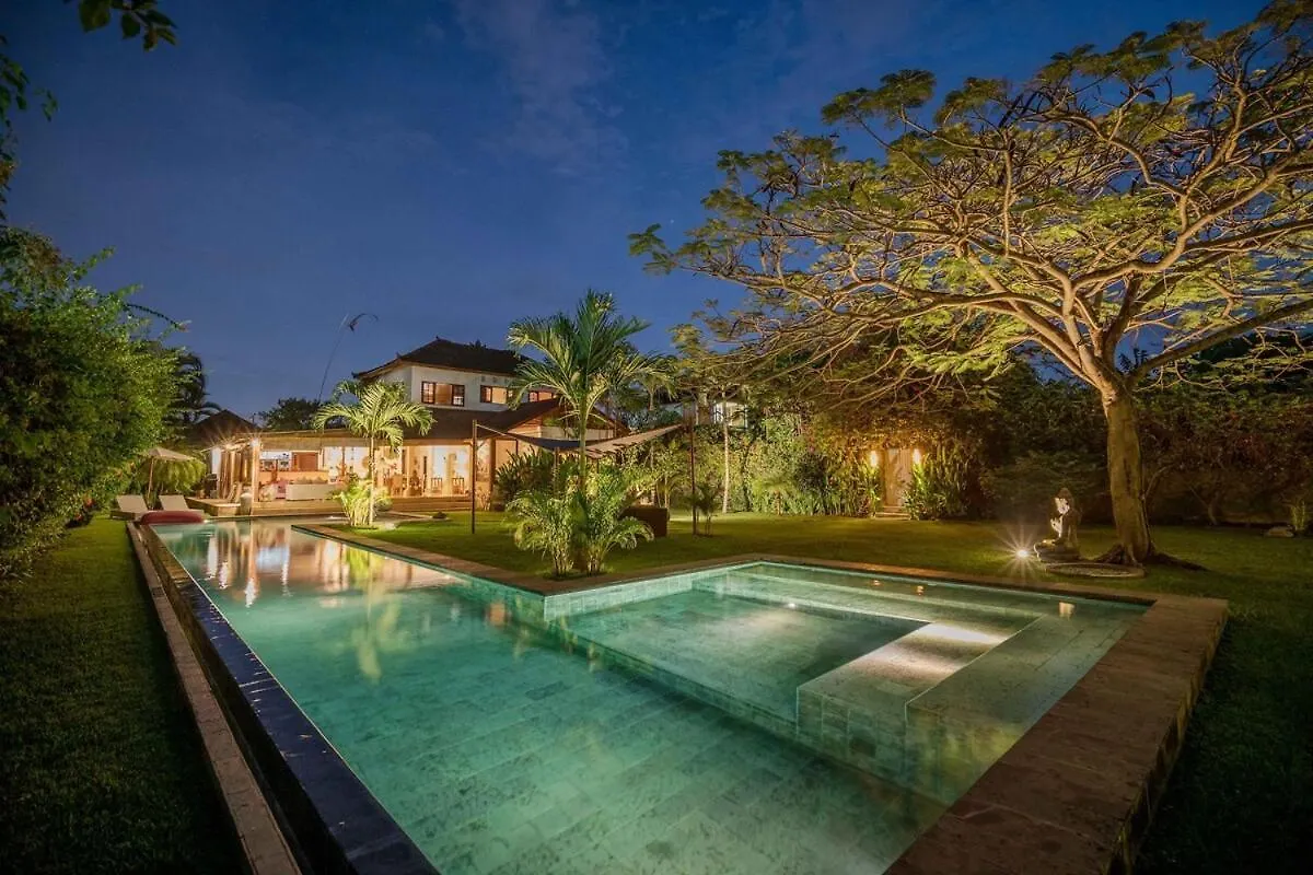 Villa Putih Seminyak